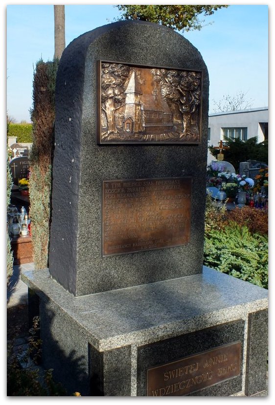 Obelisk pamiątkowy w miejscu dawnego Kościoła pw. Św. Anny